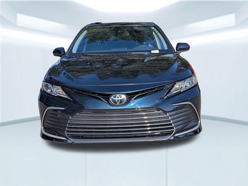Used 2021 Toyota Camry LE image 12