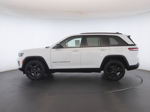 Used 2023 Jeep Grand Cherokee Altitude AWD/4WD image 20