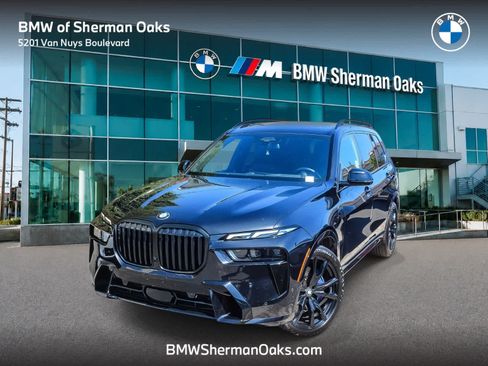 Used 2023 BMW X7 xDrive40i w/ M Sport Package AWD/4WD image 1