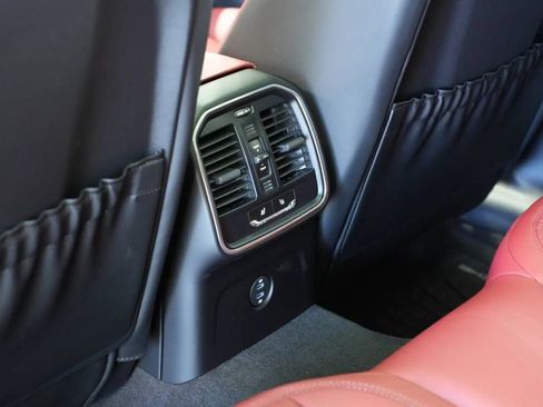 Certified 2025 Porsche Macan image 26