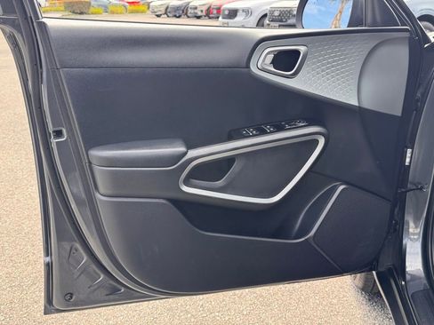 Used 2023 Kia Soul LX w/ Option Group 015 FWD image 15