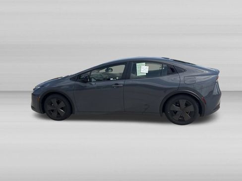 Used 2025 Toyota Prius LE FWD image 8