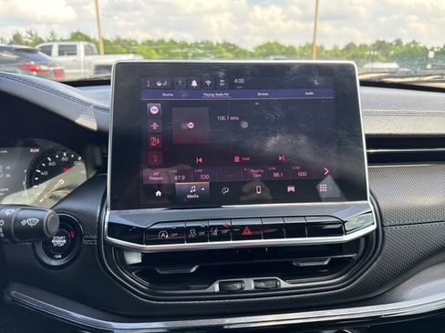 Used 2025 Jeep Compass Latitude w/ Altitude Special Edition AWD/4WD image 12