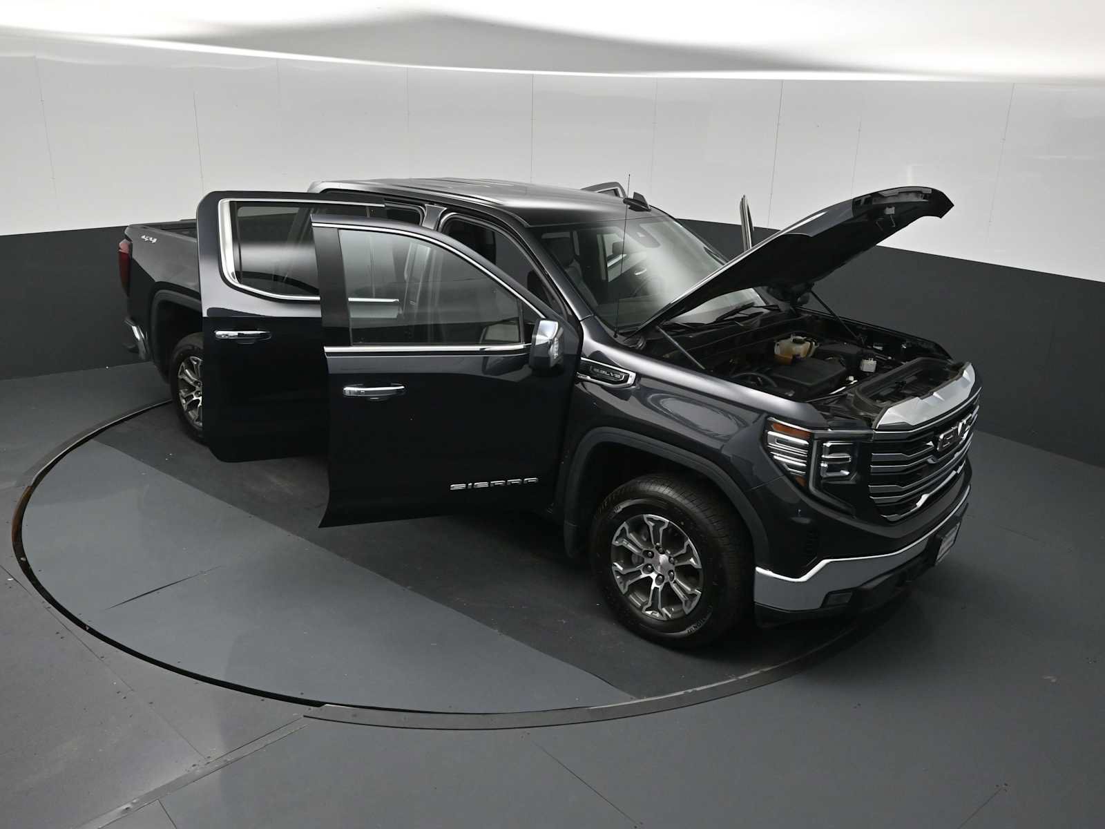 Used 2025 GMC Sierra 1500 SLT AWD/4WD image 26