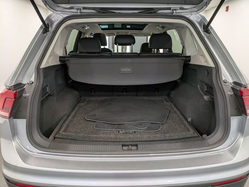 Used 2019 Volkswagen Tiguan SE w/ Panoramic Sunroof Package image 25
