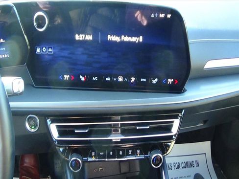 Used 2025 Chevrolet Traverse LT image 23