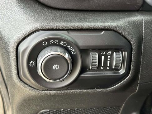 Certified 2020 Jeep Wrangler Unlimited Sahara image 31