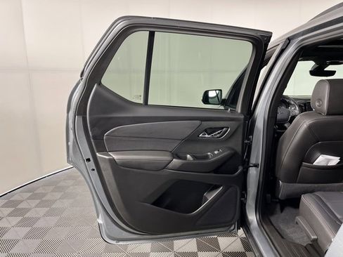 Used 2023 Chevrolet Traverse RS image 38