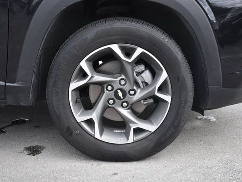 Used 2024 Chevrolet Trax LT FWD image 30