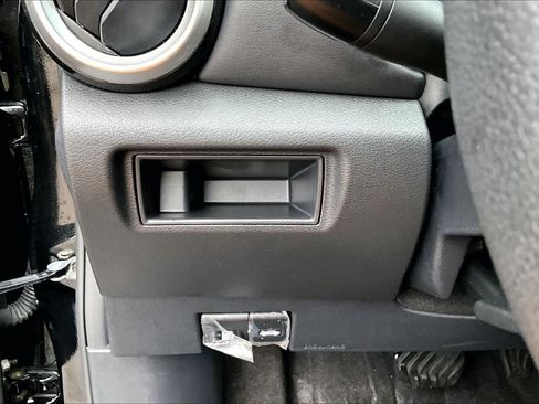 Used 2025 Nissan Versa SR w/ Trunk Package image 32