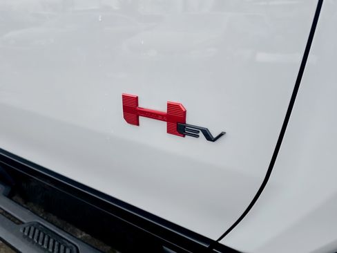 Used 2024 GMC Hummer EV 2X w/ LPO, Illumination Package image 32