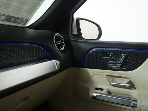 Used 2024 Mercedes-Benz GLB 250 4MATIC image 27