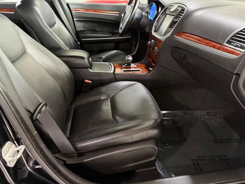 Used 2013 Chrysler 300 image 21