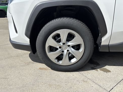 Used 2022 Toyota RAV4 LE FWD image 33