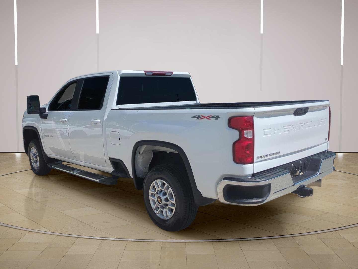 Used 2025 Chevrolet Silverado 2500 LT w/ Convenience Package AWD/4WD image 4