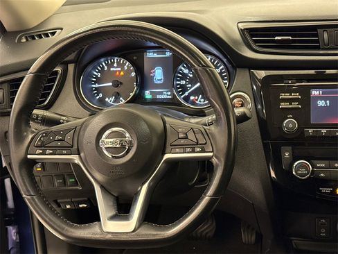 Used 2017 Nissan Rogue SV image 15