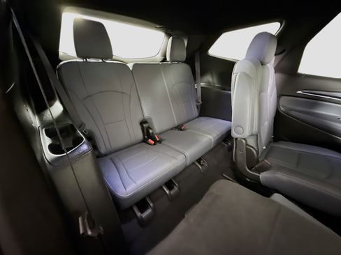 Used 2023 Buick Enclave Essence image 41