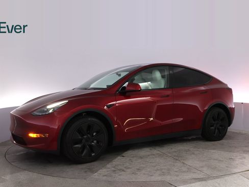 Used 2025 Tesla Model Y Long Range RWD image 18