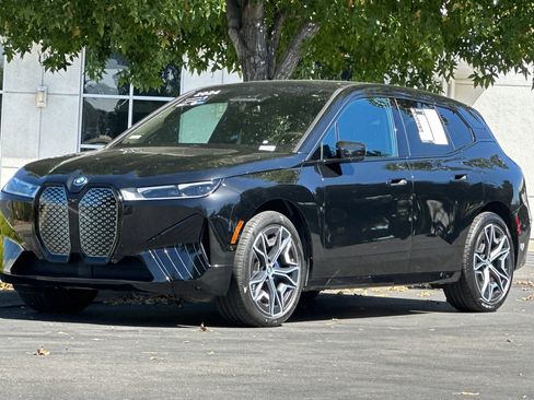 Used 2024 BMW iX xDrive50 w/ Sport Package AWD/4WD image 9