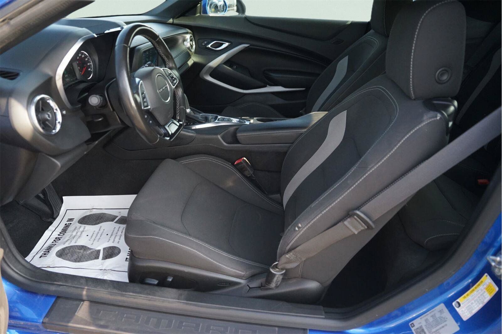 Used 2018 Chevrolet Camaro LT RWD image 9