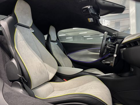 Used 2023 McLaren Artura image 14