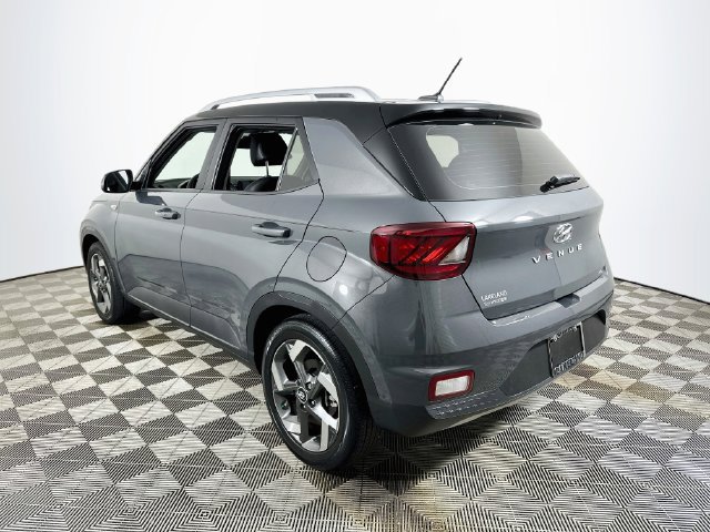 Used 2024 Hyundai Venue Limited FWD image 5