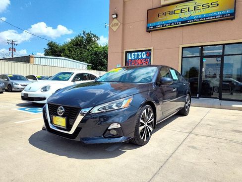 Used 2019 Nissan Altima 2.5 Platinum image 3