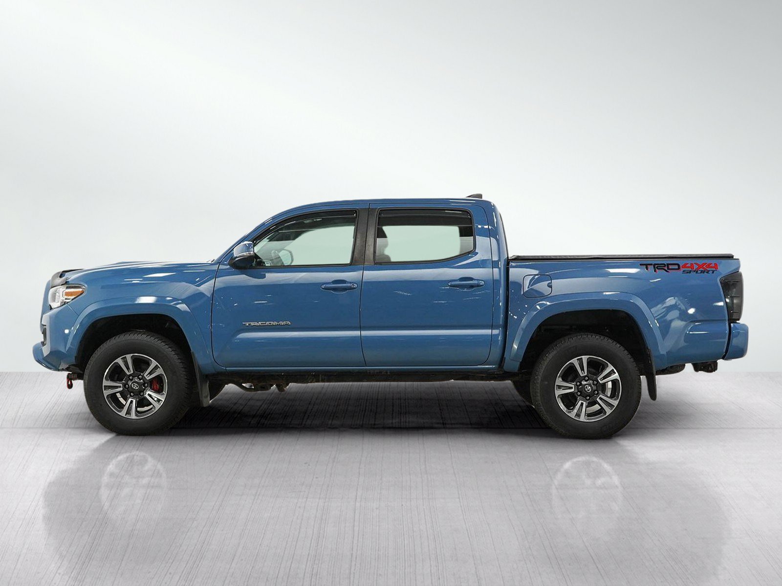 Used 2019 Toyota Tacoma TRD Sport AWD/4WD image 2