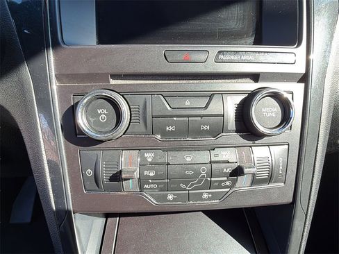 Used 2018 Ford Explorer XLT w/ Equipment Group 201A image 21