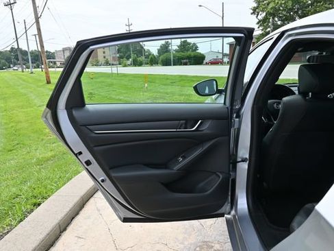 Used 2018 Honda Accord Sport image 23