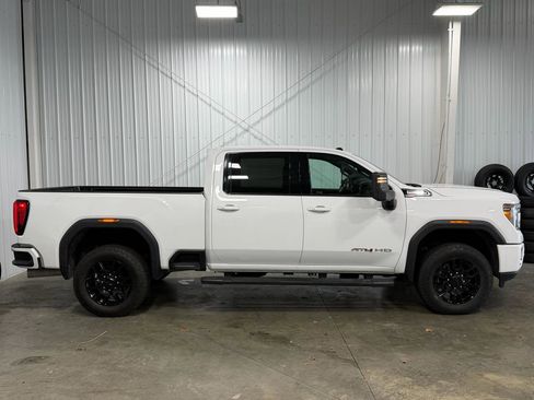 Used 2020 GMC Sierra 3500 AT4 w/ AT4 Premium Package AWD/4WD image 2