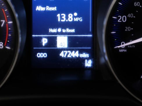 Used 2021 Toyota C-HR XLE FWD image 18