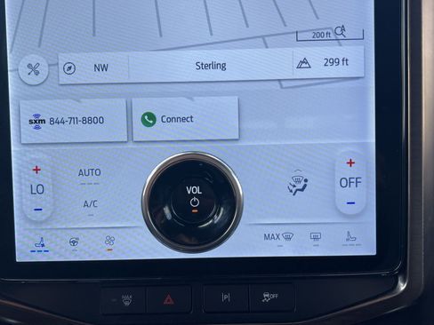 Used 2022 Ford F150 Lightning Lariat image 21