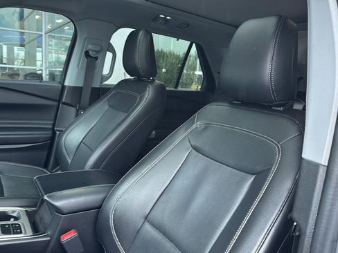 Certified 2022 Ford Explorer Limited w/ Equipment Group 301A image 25