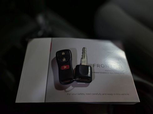 Used 2019 Nissan Frontier SV image 39