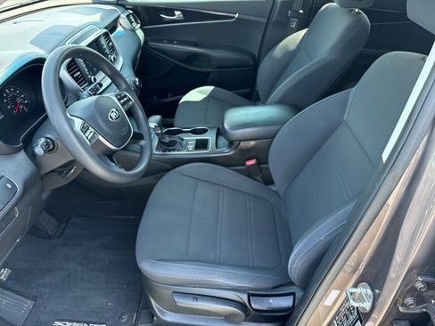 Used 2020 Kia Sorento LX FWD image 10