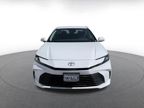 Used 2025 Toyota Camry LE image 4