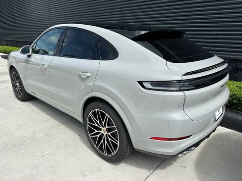 Used 2026 Porsche Cayenne S AWD/4WD image 3
