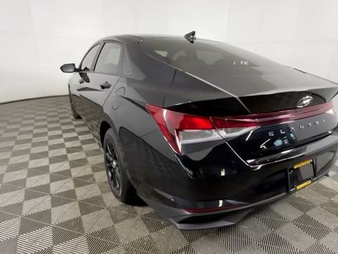 Used 2021 Hyundai Elantra SE FWD image 7