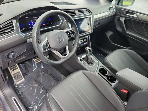 Used 2023 Volkswagen Tiguan SE R-Line FWD image 22