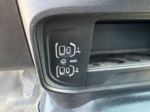 Used 2022 RAM 5500 Tradesman w/ Chrome Appearance Group AWD/4WD image 9