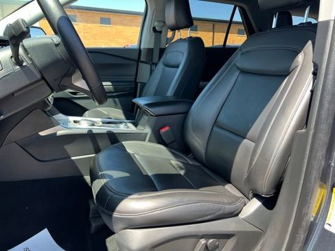 Certified 2024 Ford Explorer XLT w/ Equipment Group 202A AWD/4WD image 18