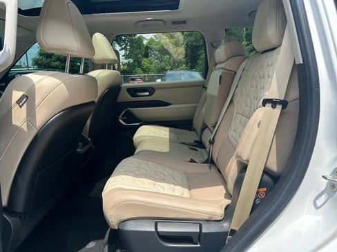 Certified 2025 Nissan Armada Platinum RWD image 26