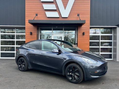Used 2024 Tesla Model Y Long Range image 1