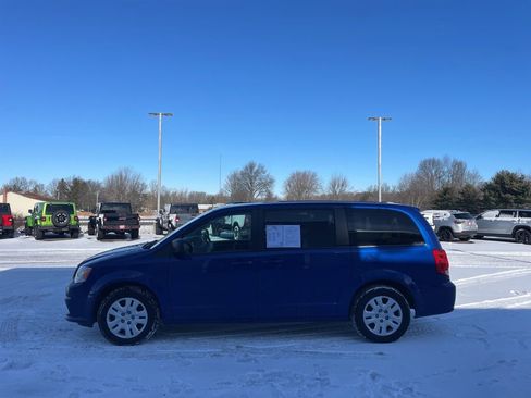 Used 2018 Dodge Grand Caravan SE w/ UConnect Hands-Free Group image 5