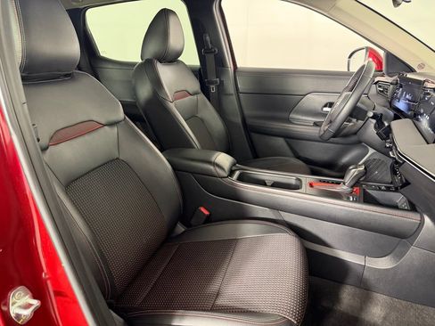 Used 2025 Nissan Kicks SR FWD image 29