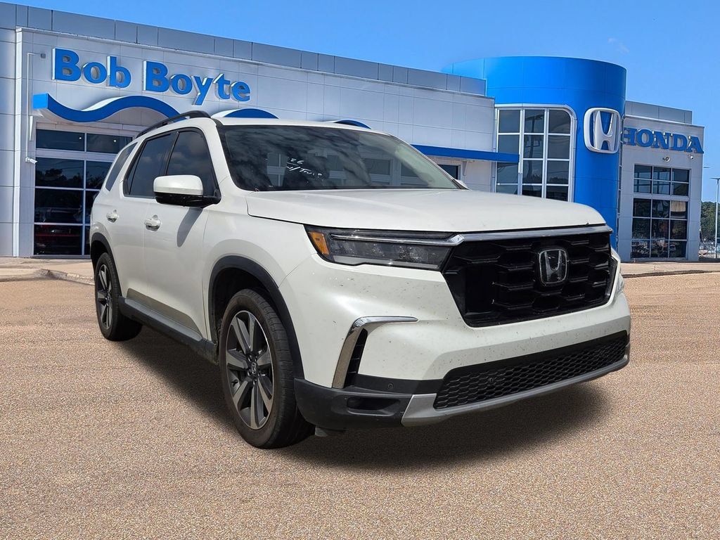 Used 2024 Honda Pilot Touring image 7
