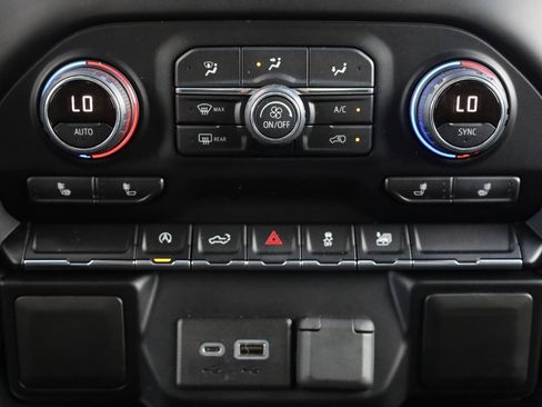 Used 2020 Chevrolet Silverado 1500 RST w/ True North Edition AWD/4WD image 34