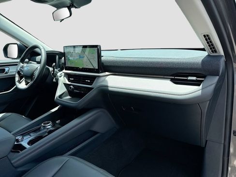 New 2026 Ford Explorer Active w/ Active Comfort Package RWD image 33