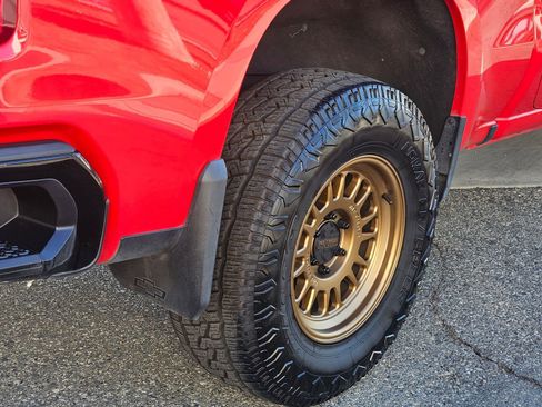 Used 2023 Chevrolet Silverado 1500 Custom Trail Boss w/ LPO, Dark Essentials Package image 12